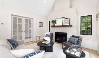 91 Carr Ln, Jamestown, RI 02835