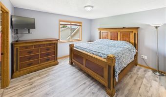 985 Waters Edge Cir, Avon, MN 56310