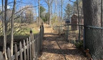 14 Lakeshore Dr, Belgrade, ME 04917