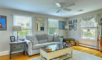 33 Withington Rd, Narragansett, RI 02882