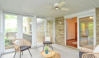 1221 Bridge Park Dr, Alton, IL 62002