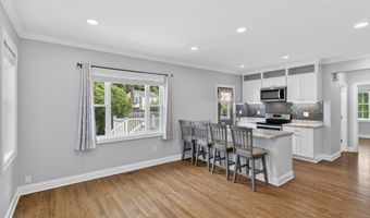 6 Harbor Pkwy, Clinton, CT 06413