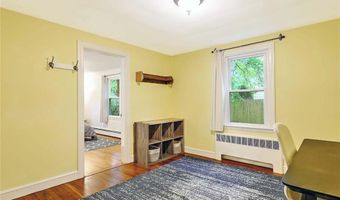 9 Roberta Dr, Barrington, RI 02806