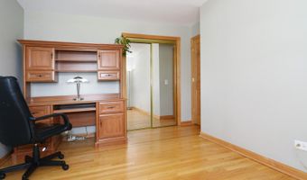 440 W Lake Park Dr, Addison, IL 60101