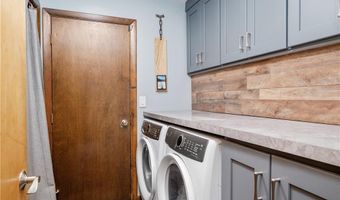 24 Lincoln Dr, North Smithfield, RI 02896