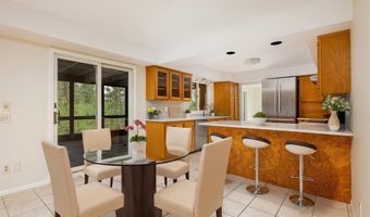 3949 Waldenwood Dr, Ann Arbor, MI 48105