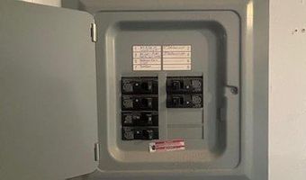 89 Hampton Ave, Albertson, NY 11507