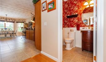 9 Wilshire Ln, Cranston, RI 02921
