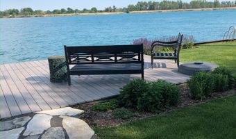 206 Edgewater Dr, Algonac, MI 48001