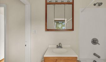 92 Cedar St, Belfast, ME 04915