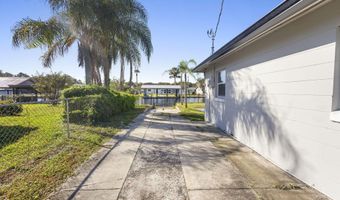 1617 Paradise Ln, Astor, FL 32102