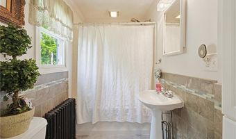 50 Brookdale Ave, Cranston, RI 02921