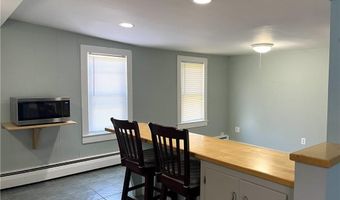 77 Narragansett Ave 2Nd Fl, Narragansett, RI 02882