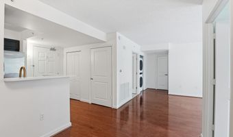 880 N POLLARD St 222, Arlington, VA 22203