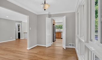 10228 HATHERLEIGH Dr, Bethesda, MD 20814