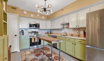 1016 S WAYNE St 302, Arlington, VA 22204