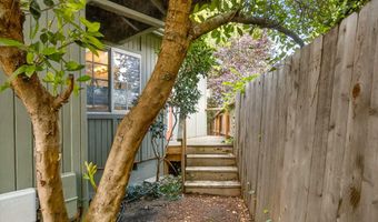 767 Twin Pines Cir, Ashland, OR 97520