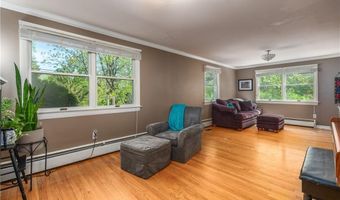 33 Wilbur Rd, Lincoln, RI 02865