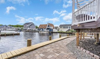 221 Magnolia Dr, Bayville, NJ 08721