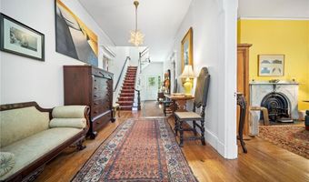 33 Kay St, Newport, RI 02840