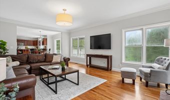 15 Strafford Ln, Bedford, NH 03110