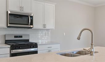 712 ASHETON Dr, Auburn, AL 36801