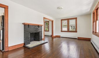 91 Grove St, Clinton, CT 06413