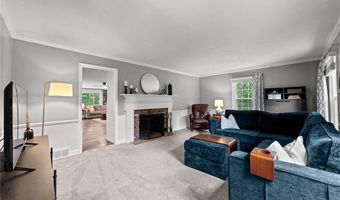 390 Willard Rd, Aurora, OH 44202