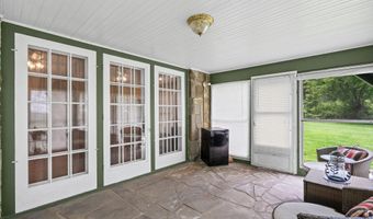 121 Maltbie Dr, Amsterdam, NY 12010