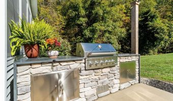 460 Cavill Creek Rd, Barboursville, WV 25504