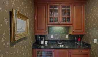 7 Champagne Ter, Bedford, NH 03110