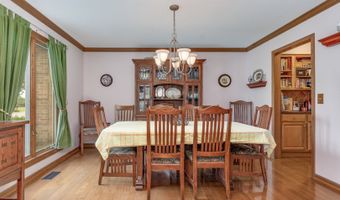420 Fairway View Dr, Algonquin, IL 60102