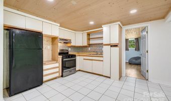 1 Glen Cove Rd, Arden, NC 28704