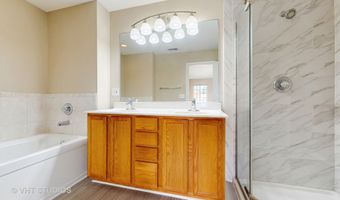 1 Clara Ct, Algonquin, IL 60102