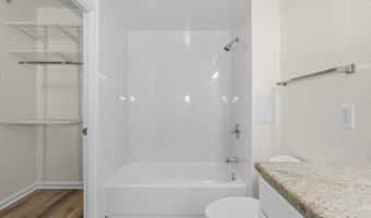 7111 WOODMONT Ave 108, Bethesda, MD 20815