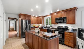 13 Birchwood Cir, Bedford, NH 03110