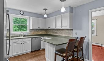 43 Peckham Pl, Bristol, RI 02809