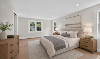 61 Applegate Rd, Cranston, RI 02920