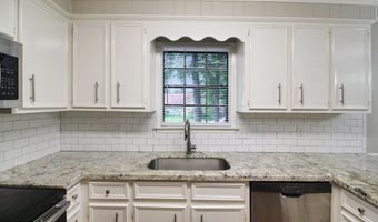 320 Helmsley Dr, Brandon, MS 39047