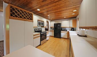 707 Benton Hill Rd, Becket, MA 01223