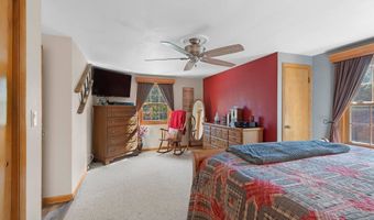 2200 S GREENVIEW St, Appleton, WI 54915