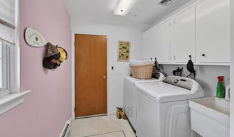20 Bayview Ln, Amityville, NY 11701