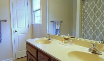 207 Sunnydale Ave, Appomattox, VA 24522