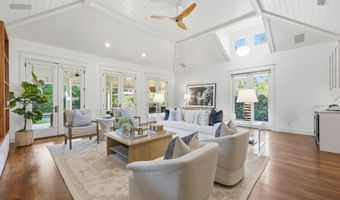 698 BEACH Ave, Atlantic Beach, FL 32233