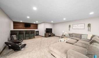 1012 S Nicholas Ave, Brandon, SD 57005