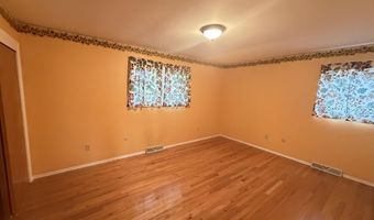 4 Nicholas Dr, Albany, NY 12205