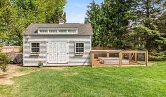 11 Harbour Rd, Barrington, RI 02806