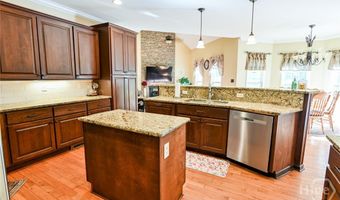 283 Creekside Dr, Arnoldsville, GA 30619