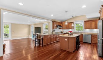 6932 ALPINE Dr, Annandale, VA 22003