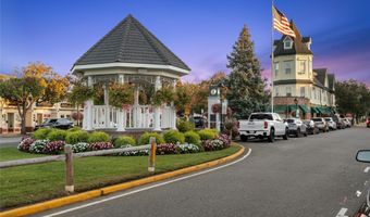 15 Hayes Rd, Amity Harbor, NY 11701